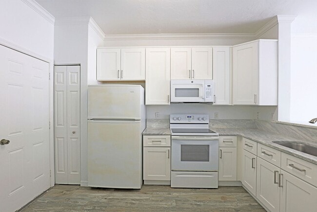 Building Photo - Forest Lake Townhomes 3629-102