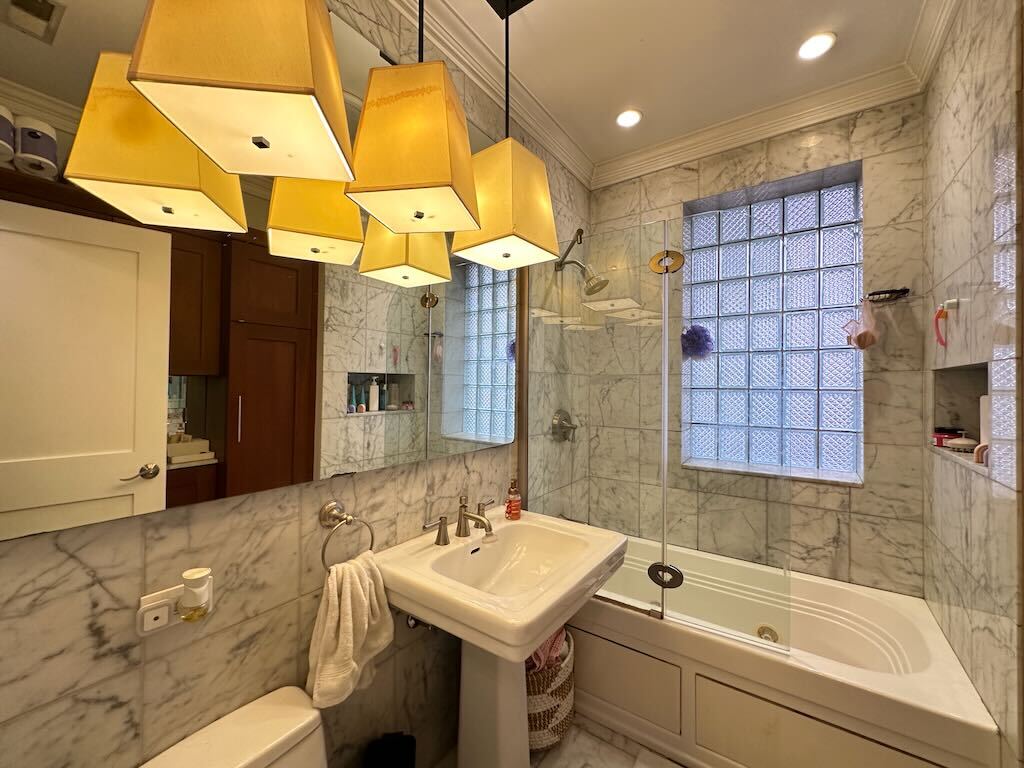 Building Photo - 1410 W Cornelia Ave