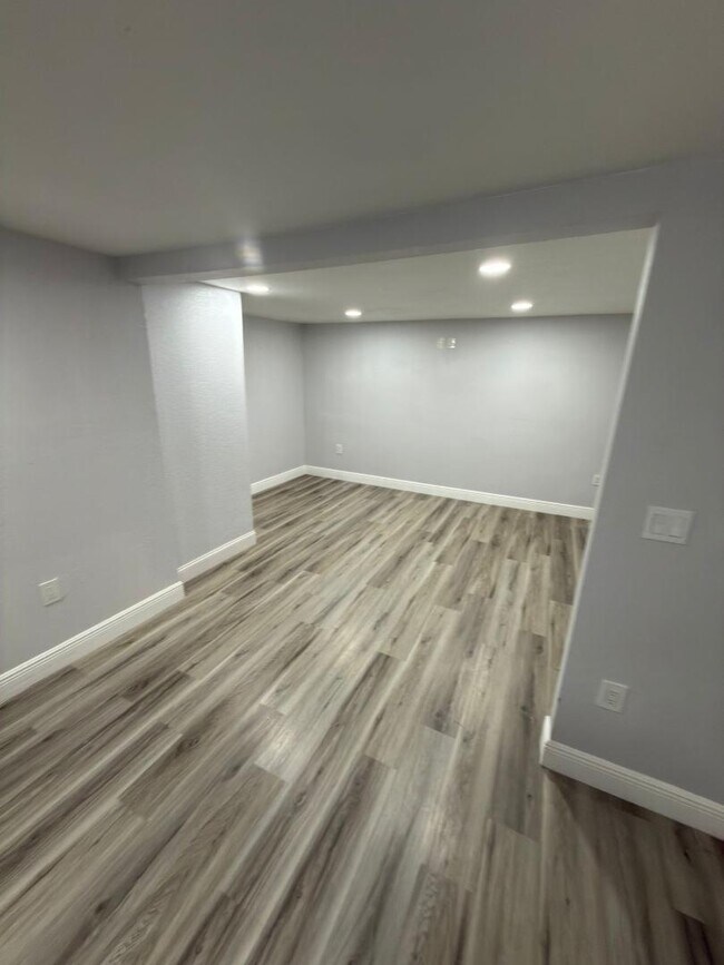 Building Photo - 1100 Beverly Ave NW