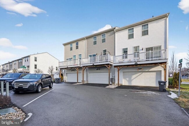 Building Photo - 11 Hedley Ln