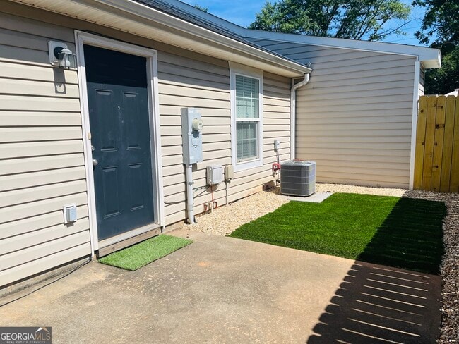 Building Photo - 306 Lenox Cir