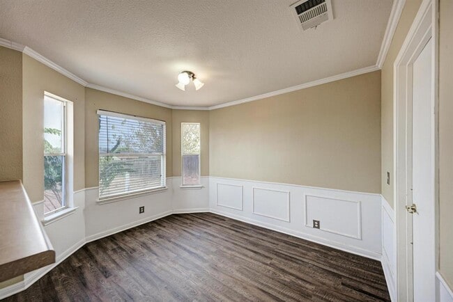 Building Photo - 903 Estate Dr