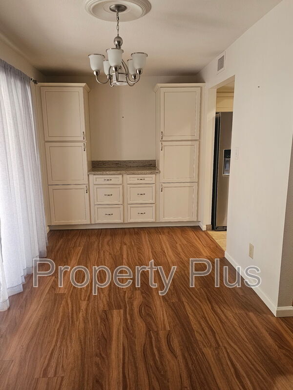 Building Photo - 12244 S Chippewa Dr
