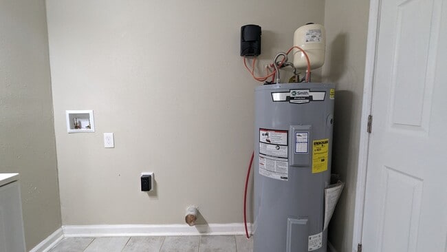 Building Photo - 204 Brigadier St