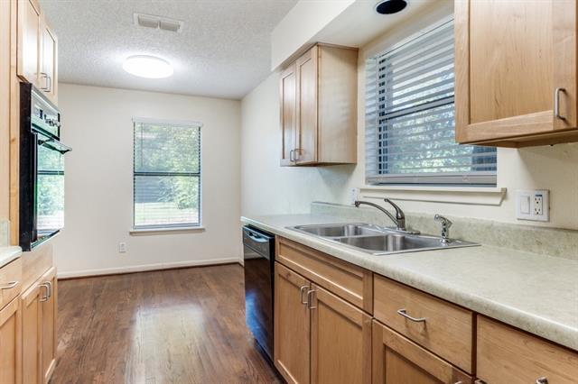 Building Photo - 10350 Country Club Dr
