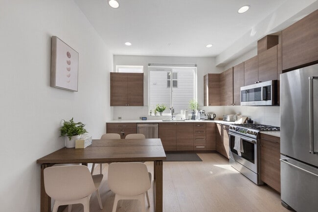 Building Photo - 1505 E Spruce St