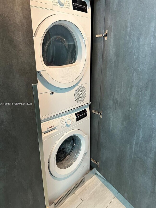 Building Photo - 800 Claughton Island Dr