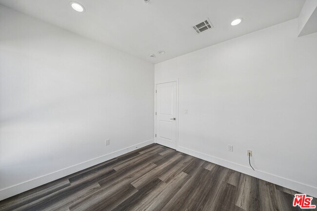 Building Photo - 6002 Klump Ave