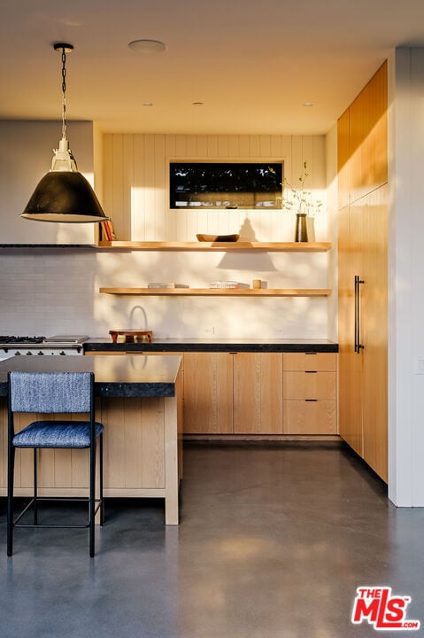 Building Photo - 901 Flower Ave