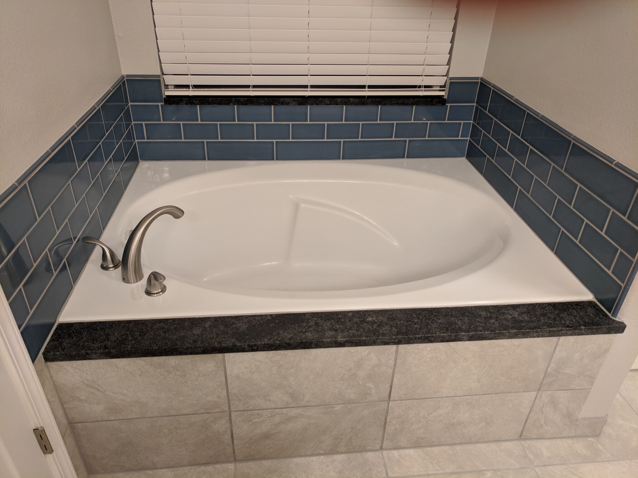 Master Bath Soaking Tub - 1913 Crestview Dr