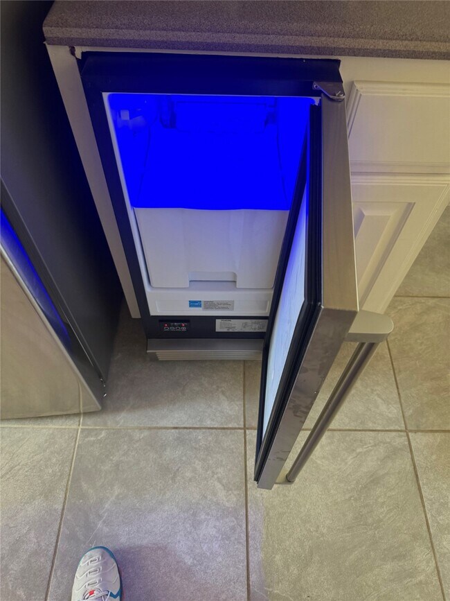 Building Photo - 14024 Shoreline Dr