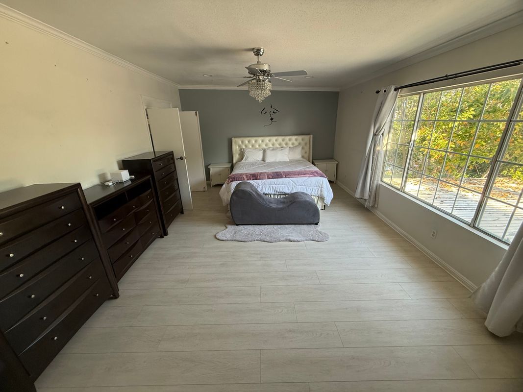 Building Photo - 10302 Parkview Ave