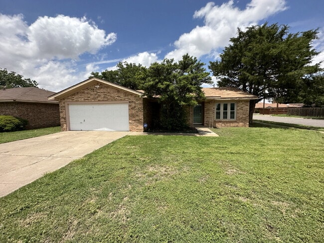 Building Photo - Spacious 3/2 in Central Lubbock!