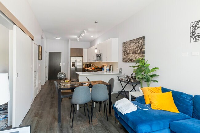 Building Photo - Grand 1 Bed