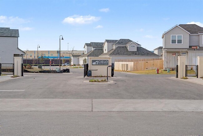 Building Photo - 17502 El Hidalgo Dr