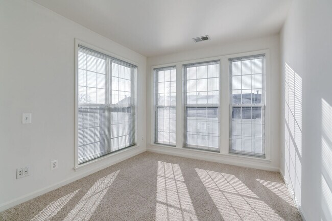 Building Photo - 6327 Dunn Ct