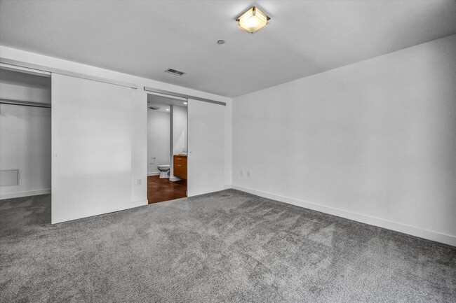 Building Photo - Luxury Elevated Living 1 Bed 1.5 Bath Condo at Skyline OC