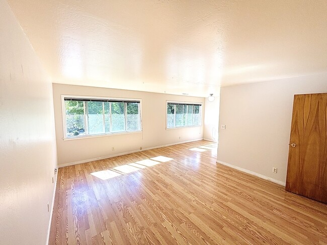 Building Photo - 131 S 1000 E