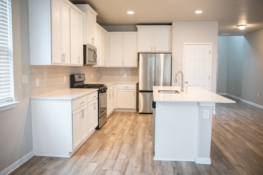 Building Photo - 532 Arrowhead Vine St