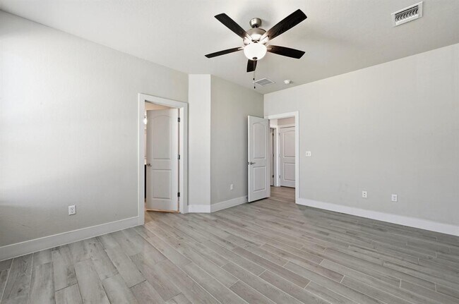 Building Photo - 8401 Orizzonte St