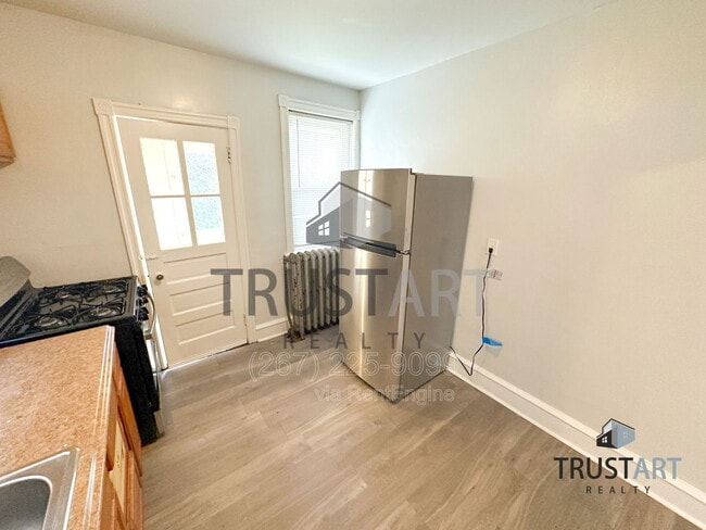Building Photo - 217 Sulis St