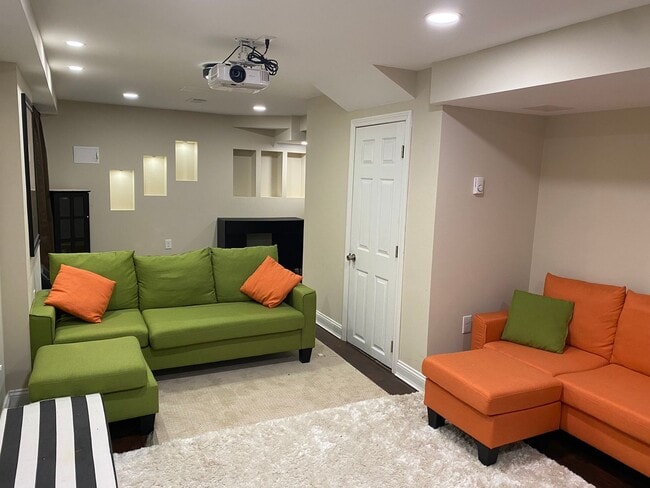 Building Photo - Spacious Four-Bedroom House in the Heart o...
