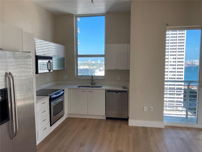 Building Photo - 133 NE 2nd Ave