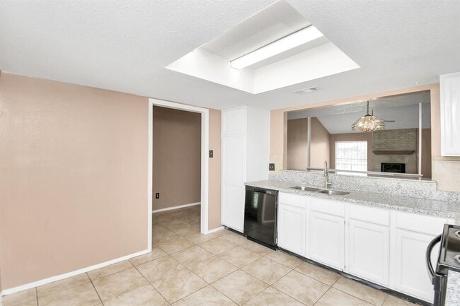 Building Photo - 17035 Quail Bend Dr