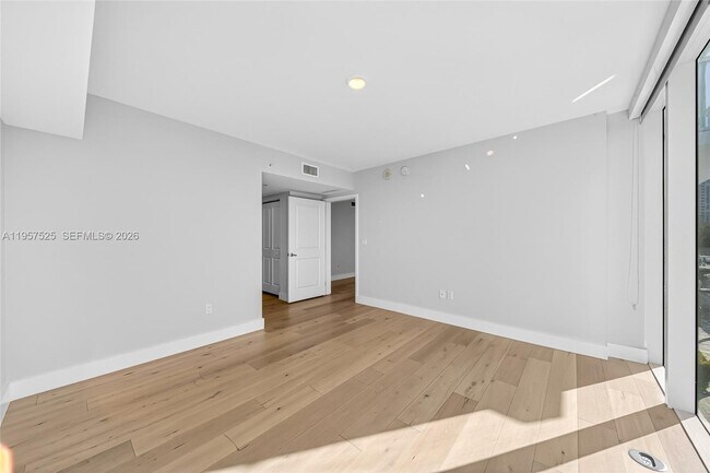 Building Photo - 400 Sunny Isles Blvd