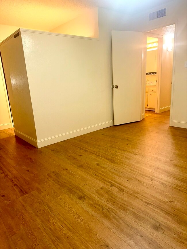 Building Photo - 4548 N Meridian Ave