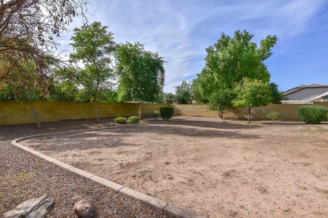 Building Photo - 5413 W Fallen Leaf Ln