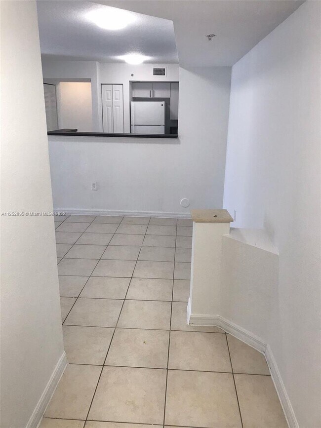 Building Photo - 13770 NE 3rd Ct