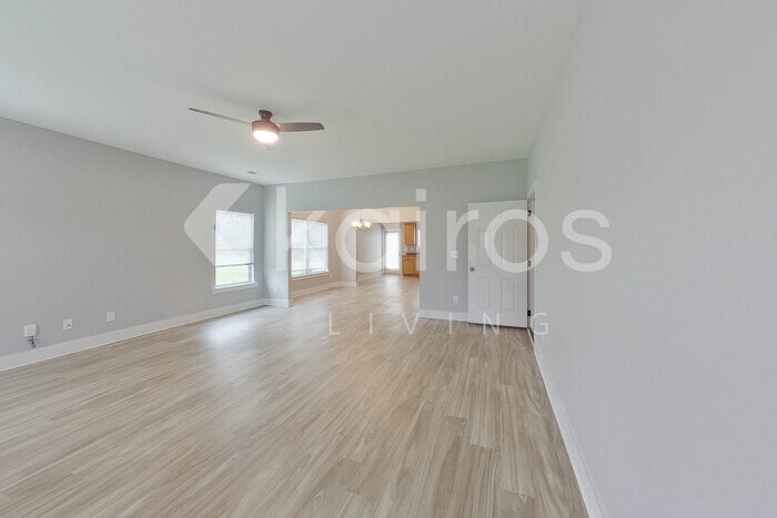 Building Photo - 165 Maple Leaf Dr