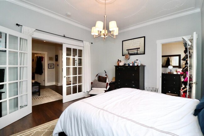 Building Photo - 19 Graham St