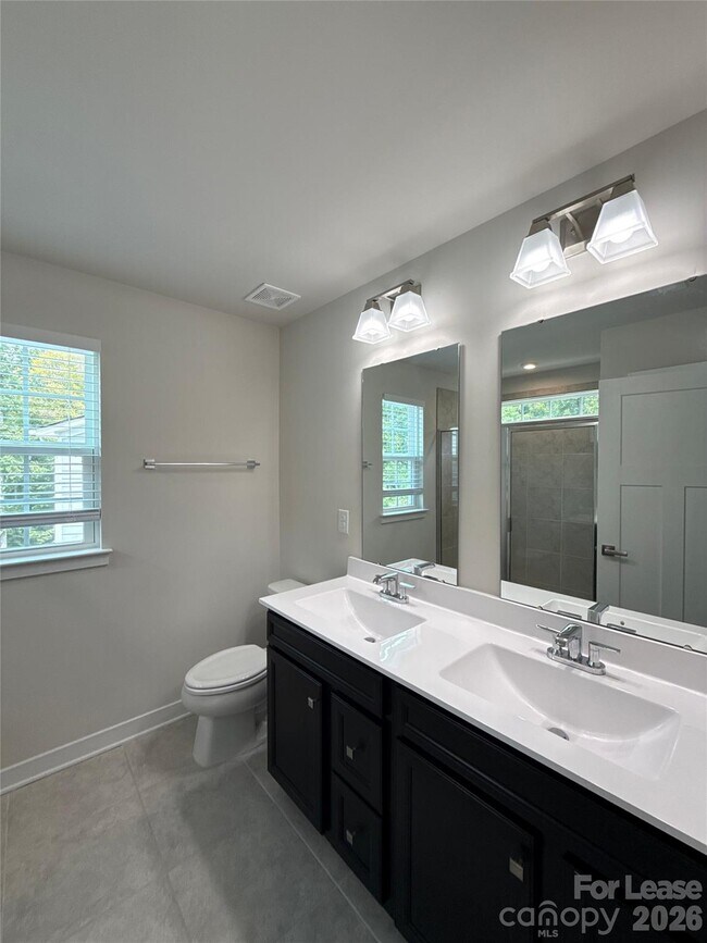 Building Photo - 422 Serenity Cir