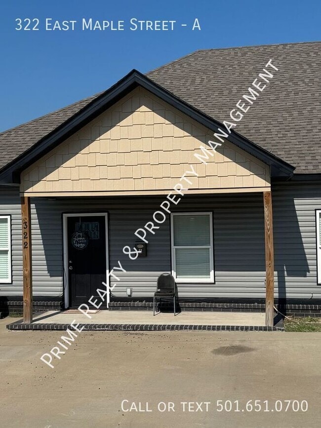 Building Photo - 322 E Maple St