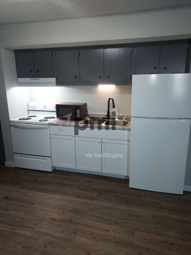 Building Photo - 465 E Main St