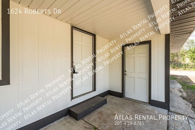 Building Photo - 1624 Roberts Dr
