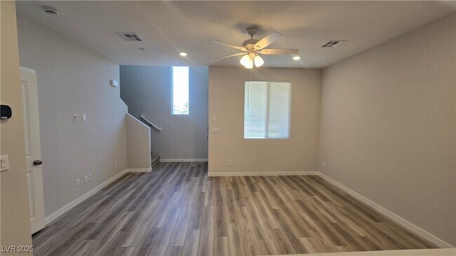 Building Photo - 853 Angwin Ln