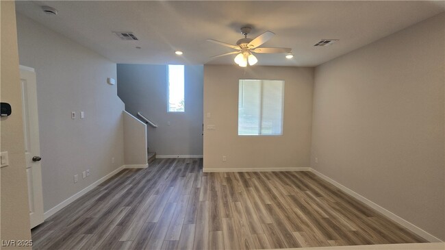 Building Photo - 988 Gearus Pl