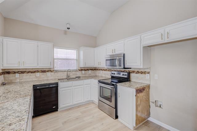 Building Photo - 2144 Chapman Dr