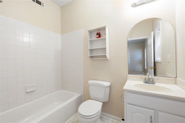Building Photo - 532 Lantern Wood Dr