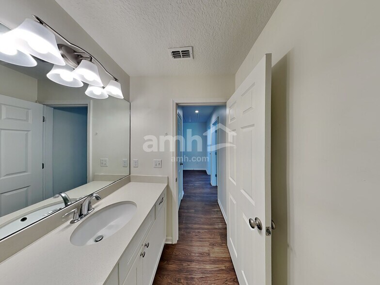 Building Photo - 205 W Jayce Wy