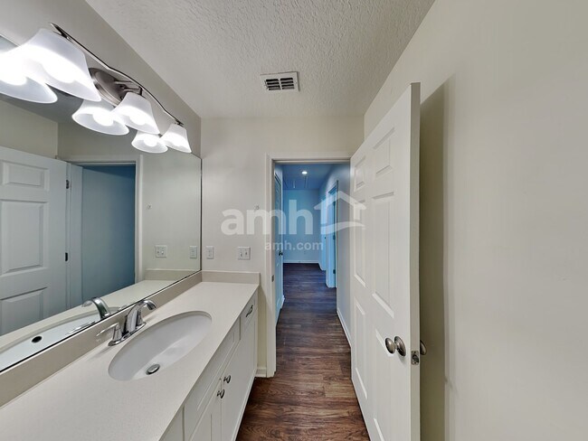 Building Photo - 205 W Jayce Wy