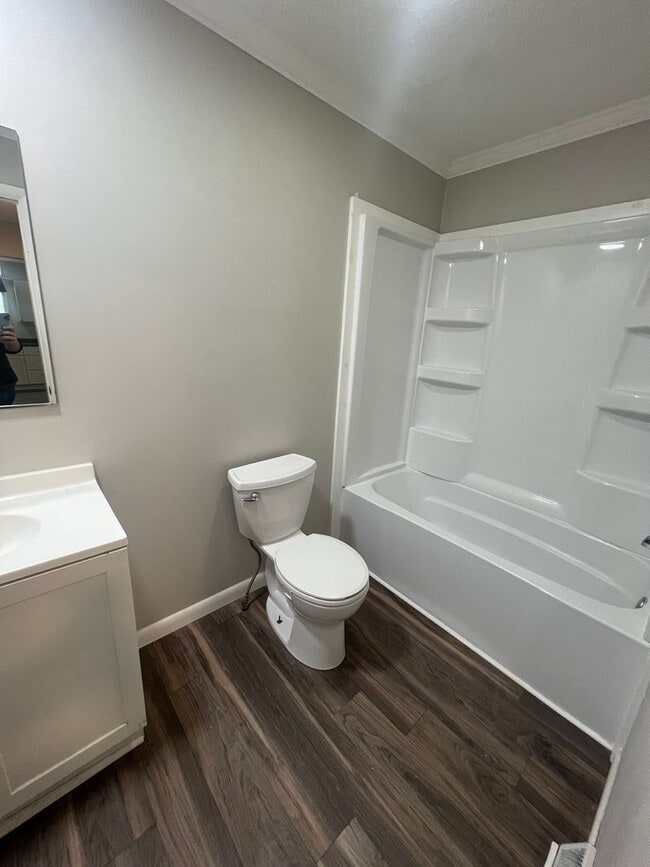 Building Photo - 2 Bedroom 1 Bath w/Garage and in unit Washer/Dryer