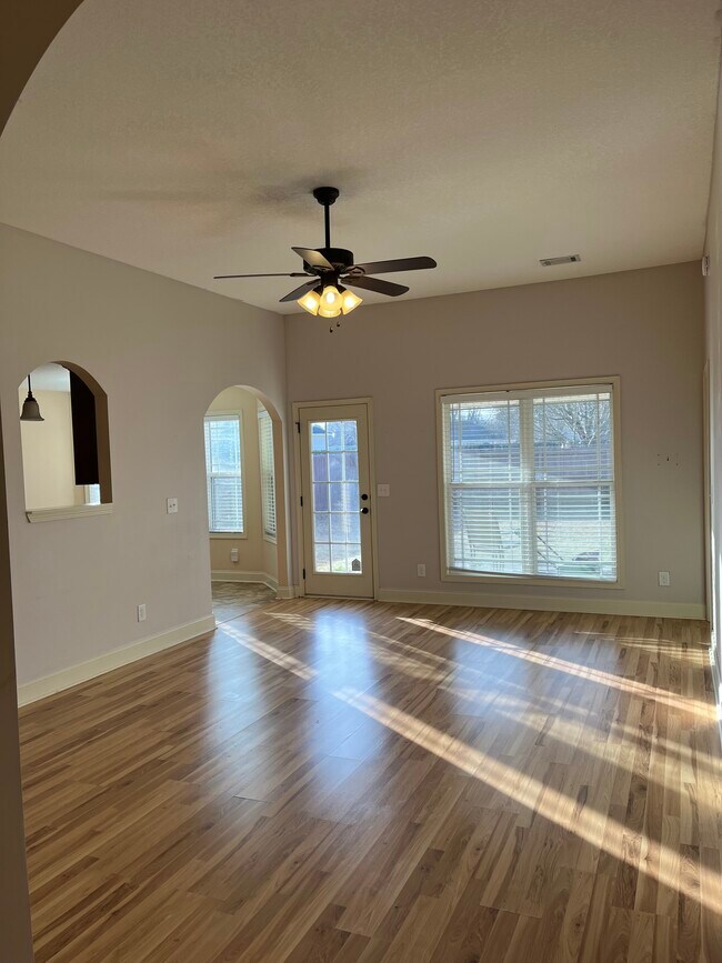 Building Photo - 413 Tug Ct