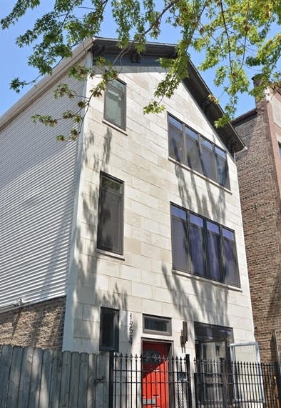 Building Photo - 1220 W Augusta Blvd