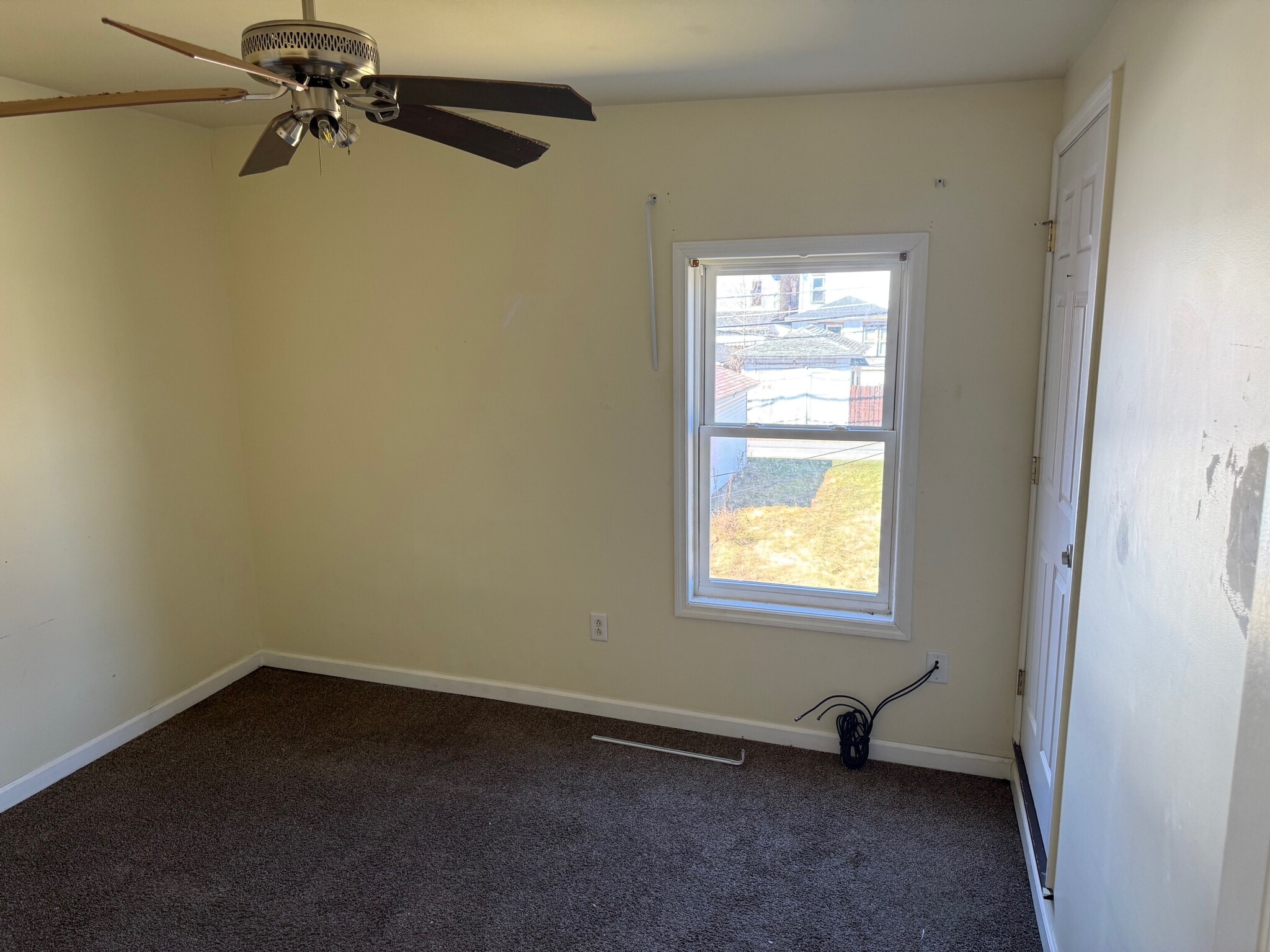 Building Photo - 413 N 6th Ave