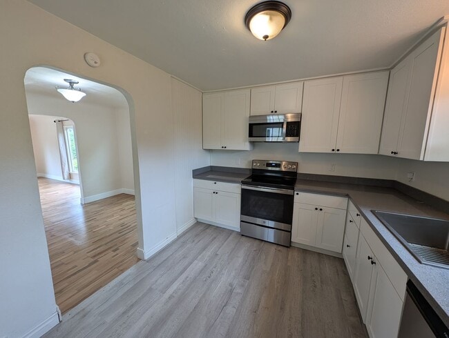 Building Photo - Updated 3 Bedroom Charmer in the Heart of ...
