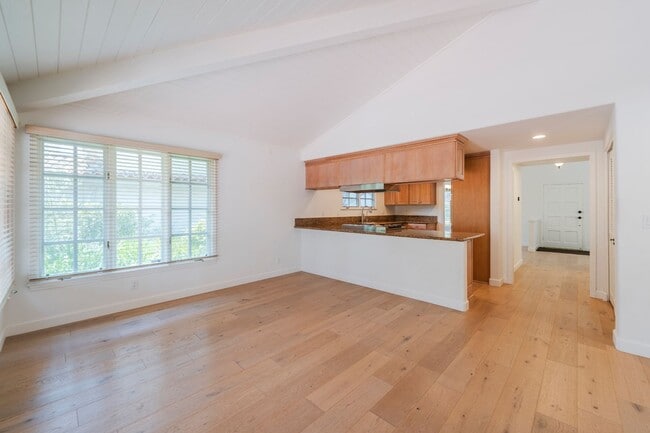 Building Photo - 16 Sausalito Cir W